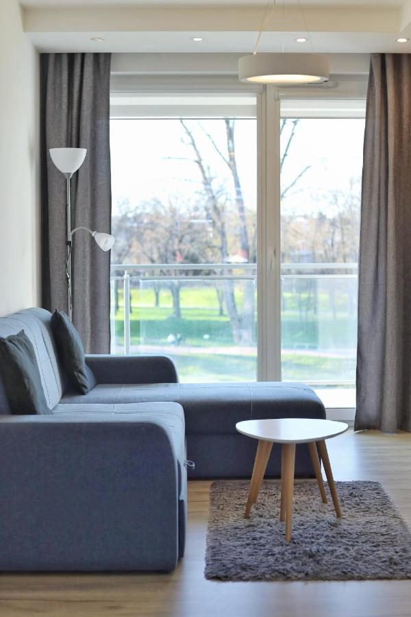 Capital Towers - Apartament Green Z Widokiem Na Rzeke 제수프 외부 사진