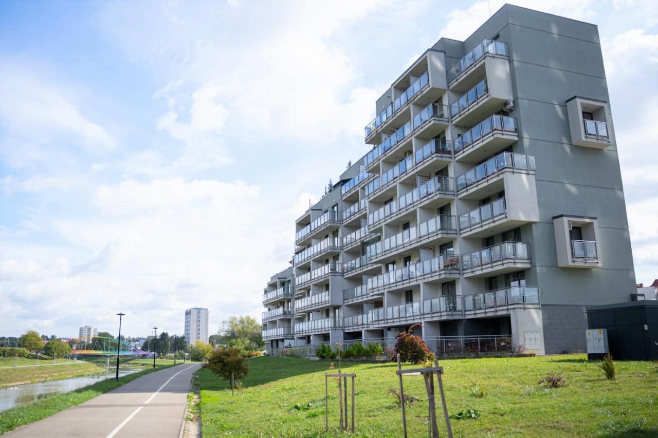Capital Towers - Apartament Green Z Widokiem Na Rzeke 제수프 외부 사진